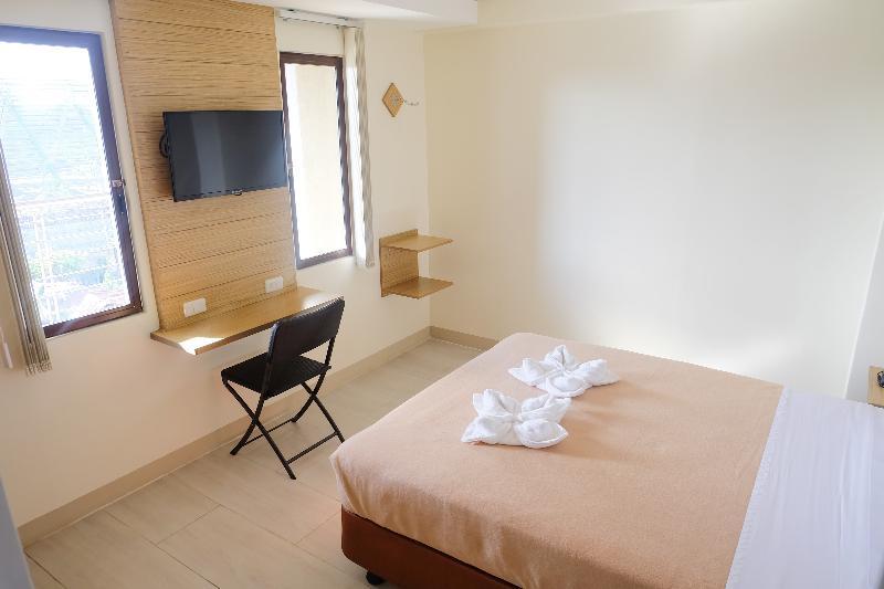 Chambre Mactan Hotel Lapu-Lapu City Exterior photo