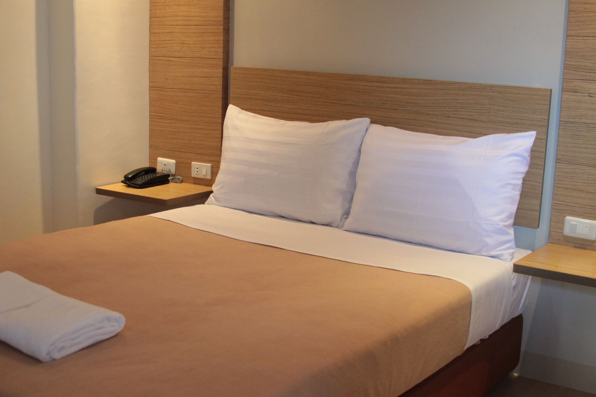 Chambre Mactan Hotel Lapu-Lapu City Exterior photo